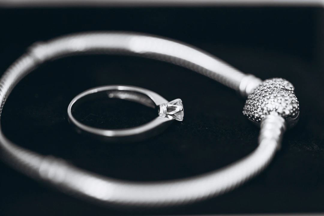 Entretien des bijoux en acier inoxydable pour briller