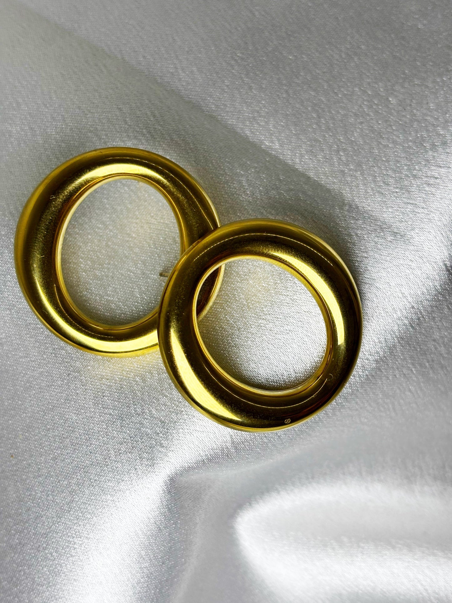 Boucles d'oreilles dorées rondes élégantes EVAYA pour acheter boucles d’oreilles chics en ligne