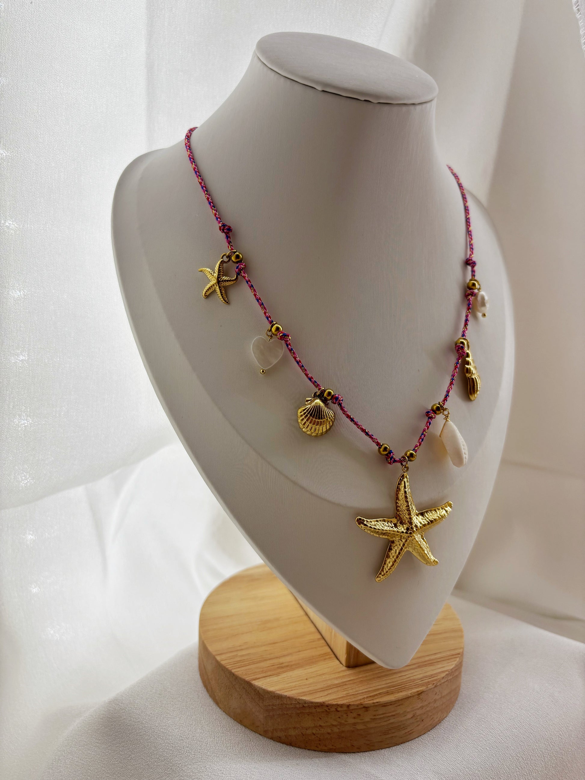 Collier EVAYA bijou étoile de mer acier inoxydable avec pendentifs coquillages dorés et cordon rose