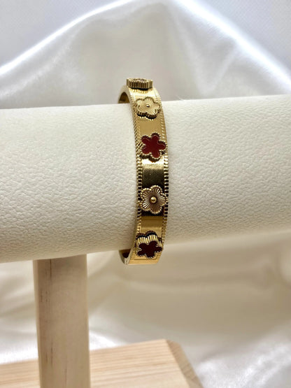 Bracelet jonc doré fleurs colorées acier inoxydable femme similaire louis vitton présenté sur présentoir blanc